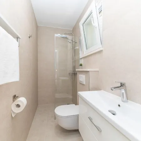 빌라 Olivia 트로기르