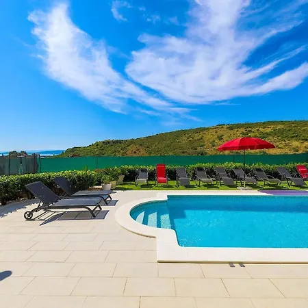 Olivia * Τρογκίρ