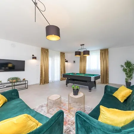 Olivia Βίλα Τρογκίρ