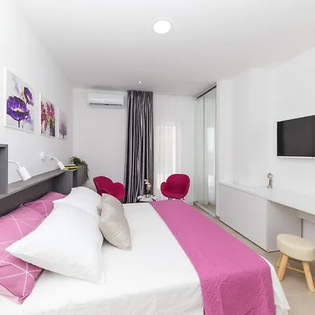 Olivia Βίλα Τρογκίρ