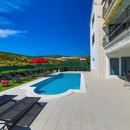 Olivia Τρογκίρ